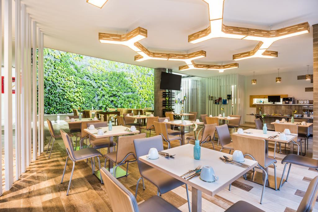 Terra Biohotel Medellin Bagian luar foto